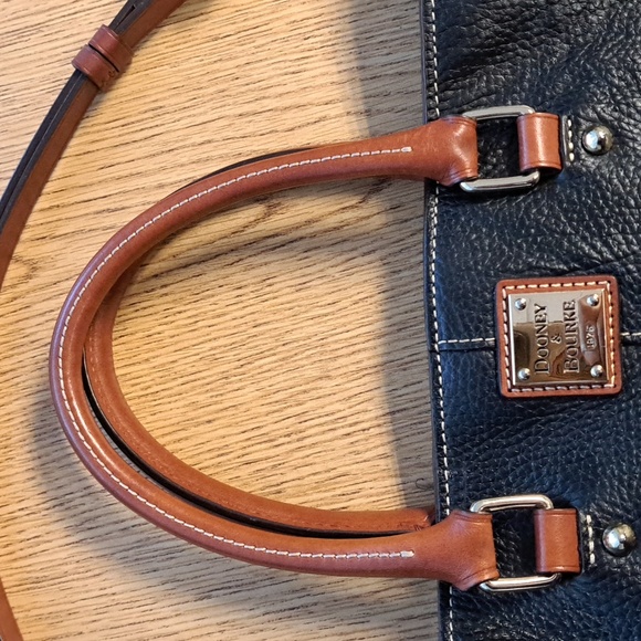  Dooney & Bourke Chelsea Shopper - Picture 9 of 16